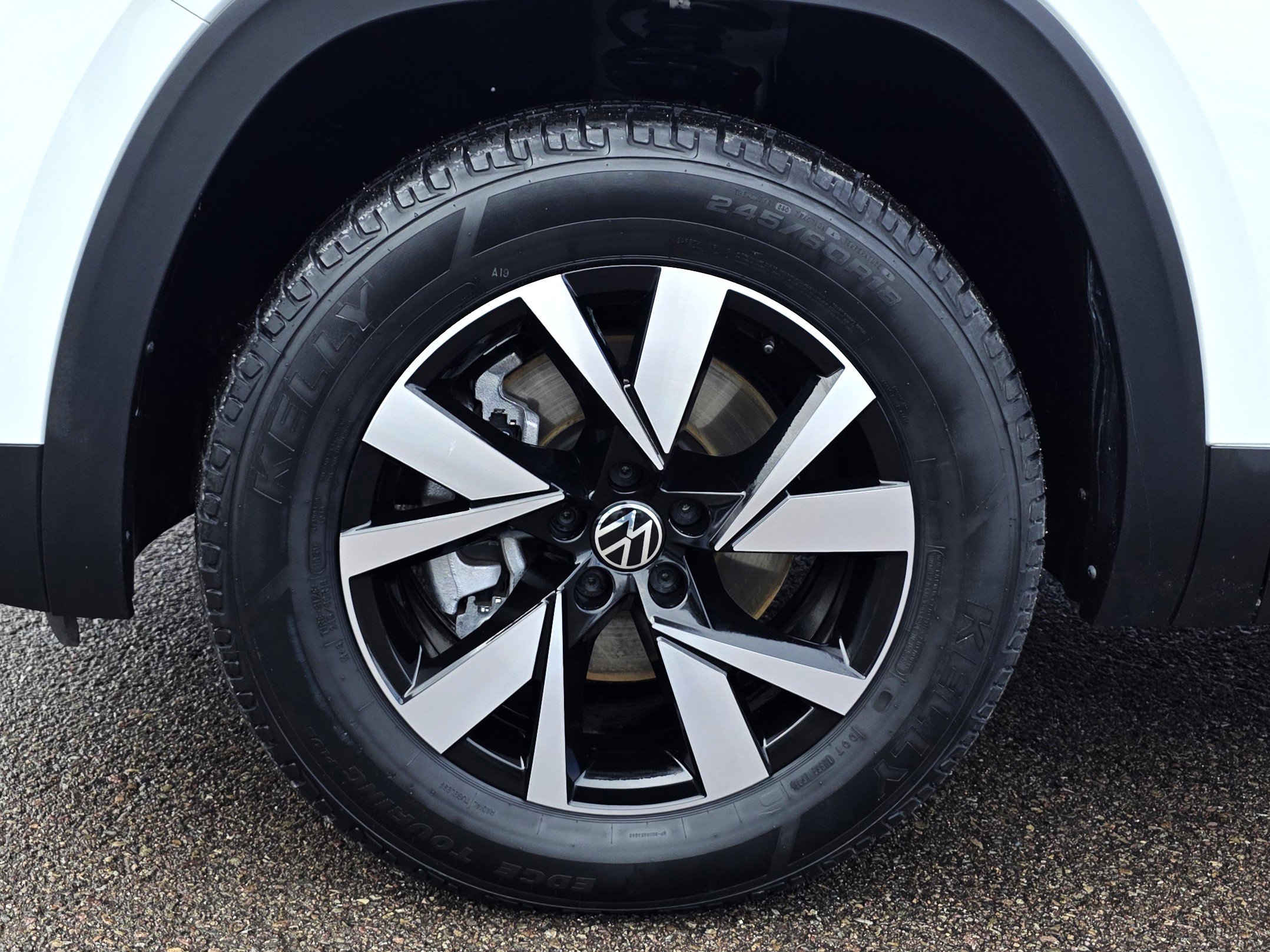 Used 2023 Volkswagen Atlas Cross Sport SE image 9