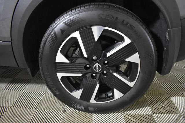 Certified 2025 Nissan Kicks SV AWD/4WD image 38