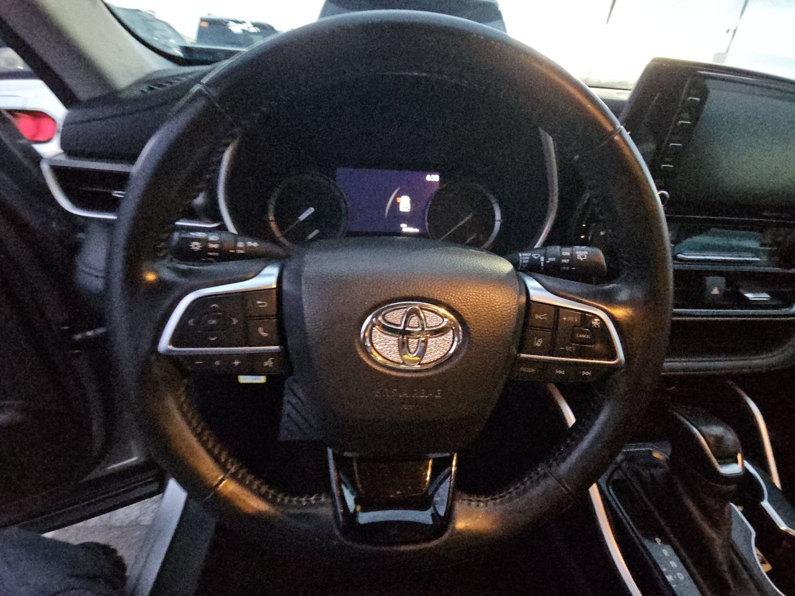 Used 2020 Toyota Highlander XLE image 16