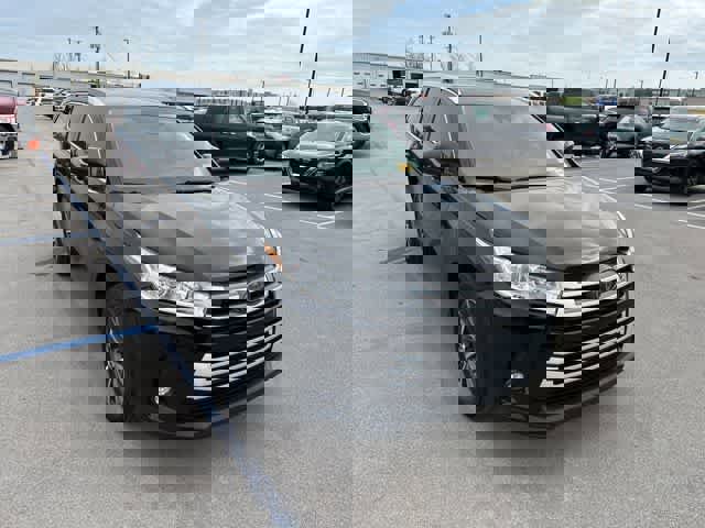 Used 2018 Toyota Highlander XLE image 24
