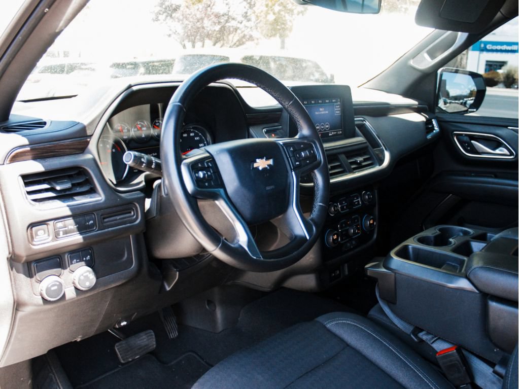 Used 2022 Chevrolet Suburban LS RWD image 8