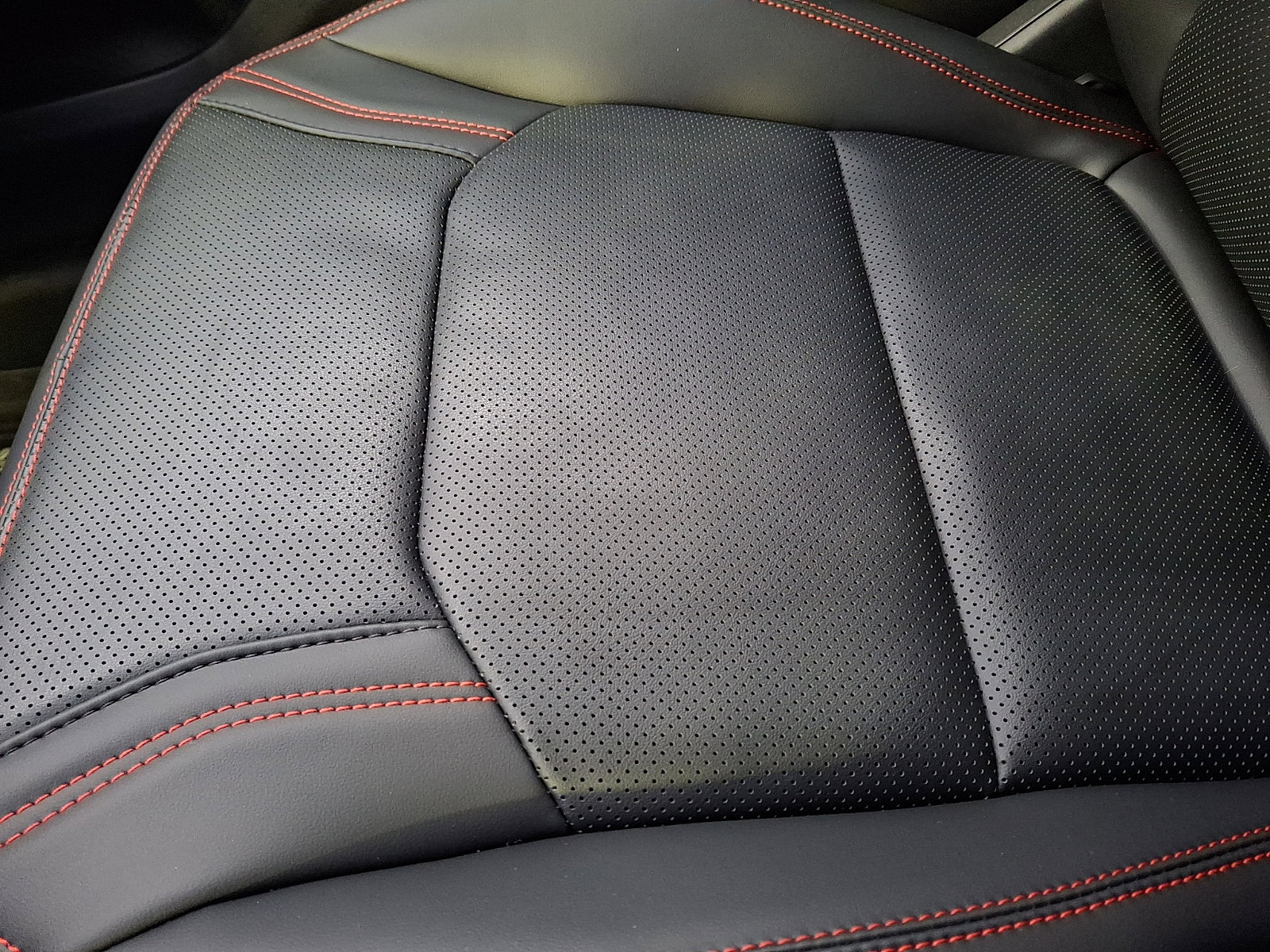 Certified 2025 Ford Mustang Mach-E Premium w/ Sport Appearance Package image 26