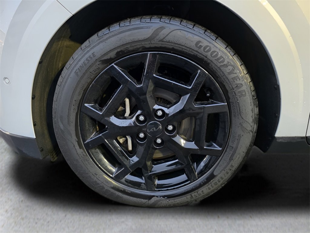 Used 2025 Kia Carnival SX Prestige image 11