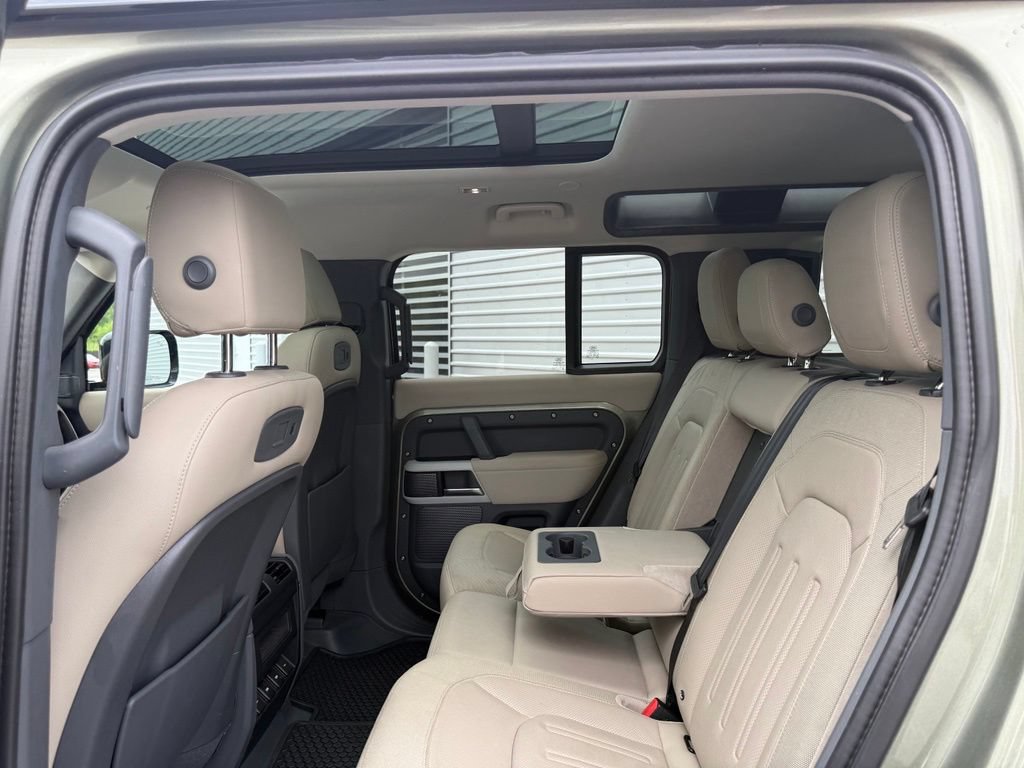 Used 2020 Land Rover Defender 110 First Edition AWD/4WD image 23