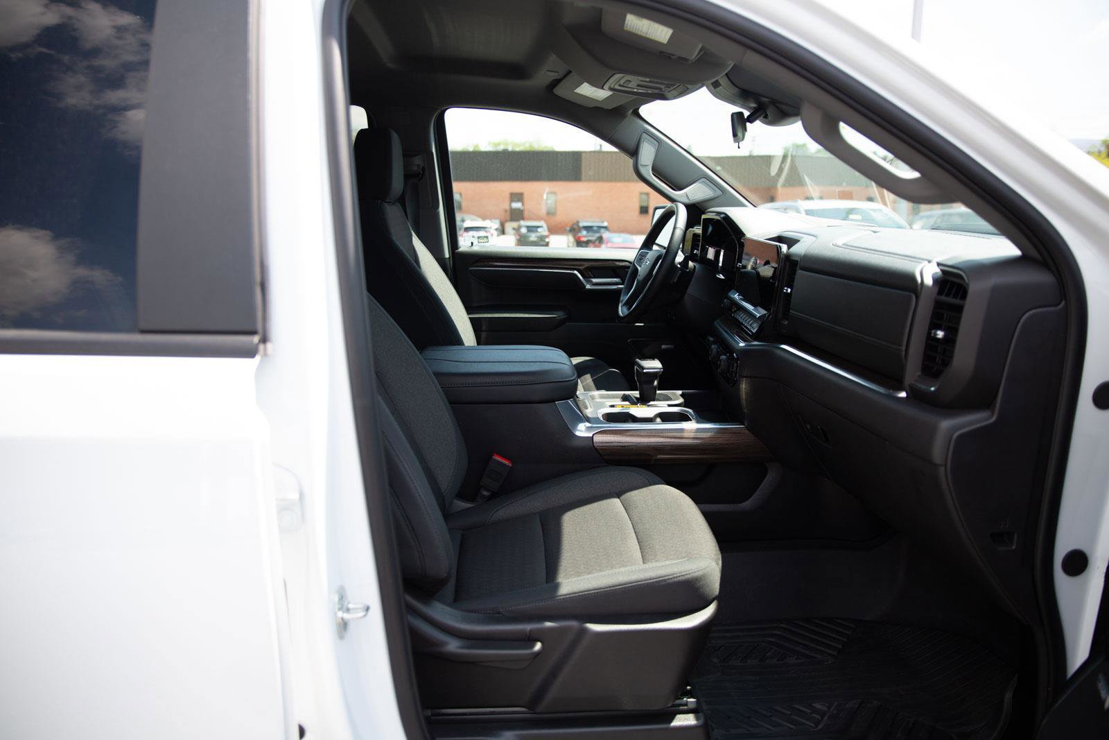 Used 2025 Chevrolet Silverado 1500 LT Trail Boss w/ Convenience Package II AWD/4WD image 26