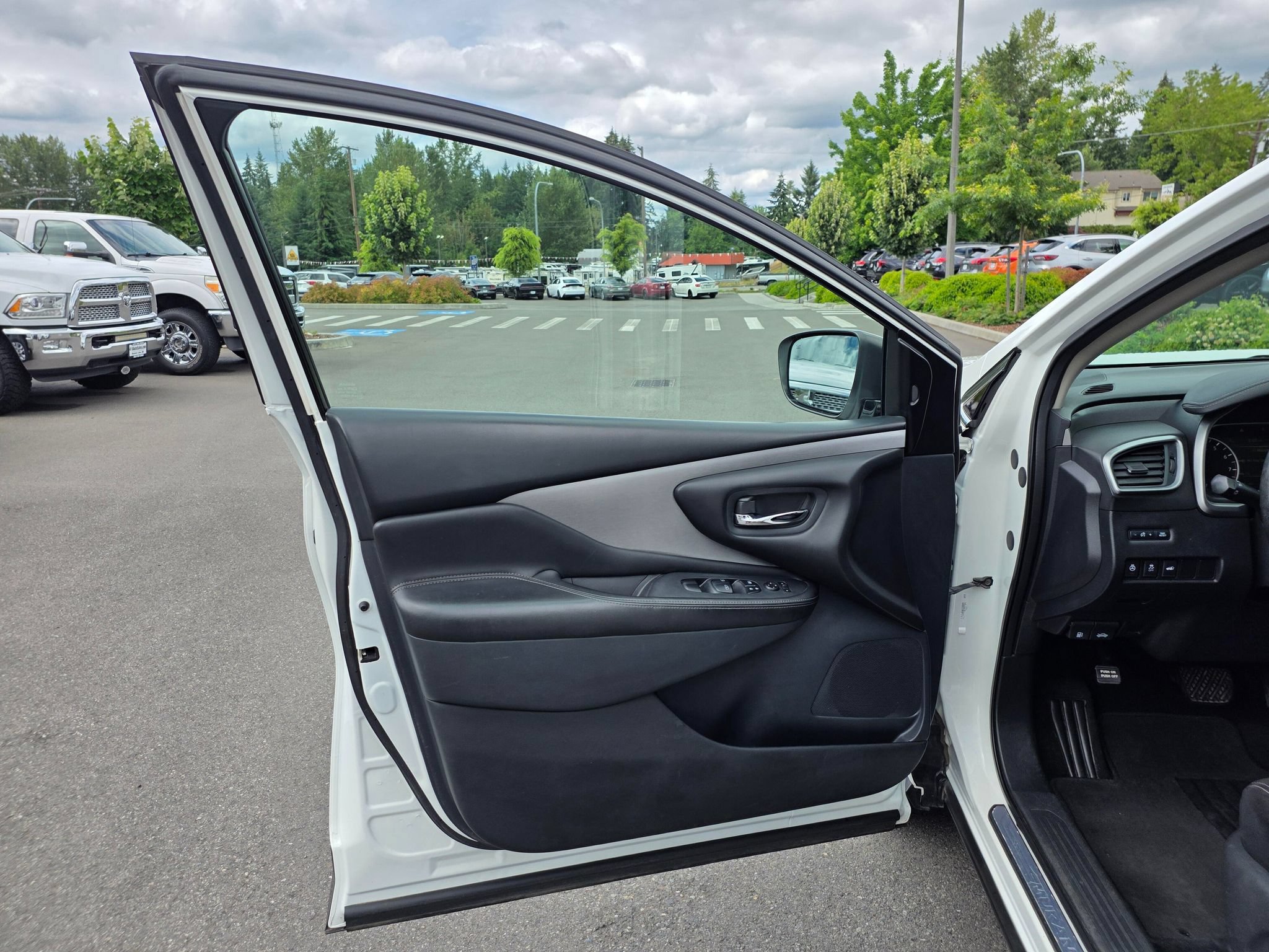 Used 2019 Nissan Murano S AWD/4WD image 23