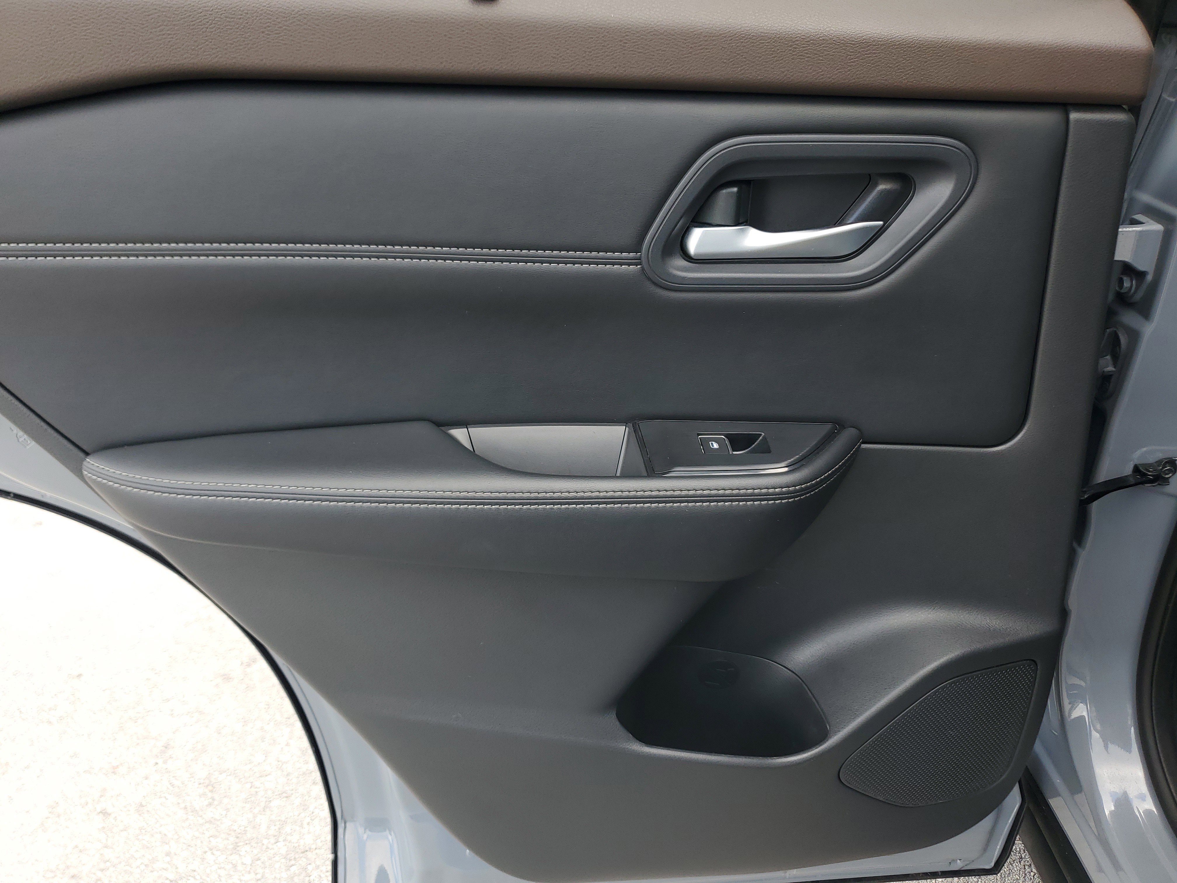 Used 2023 Nissan Rogue SL w/ SL Premium Package image 29