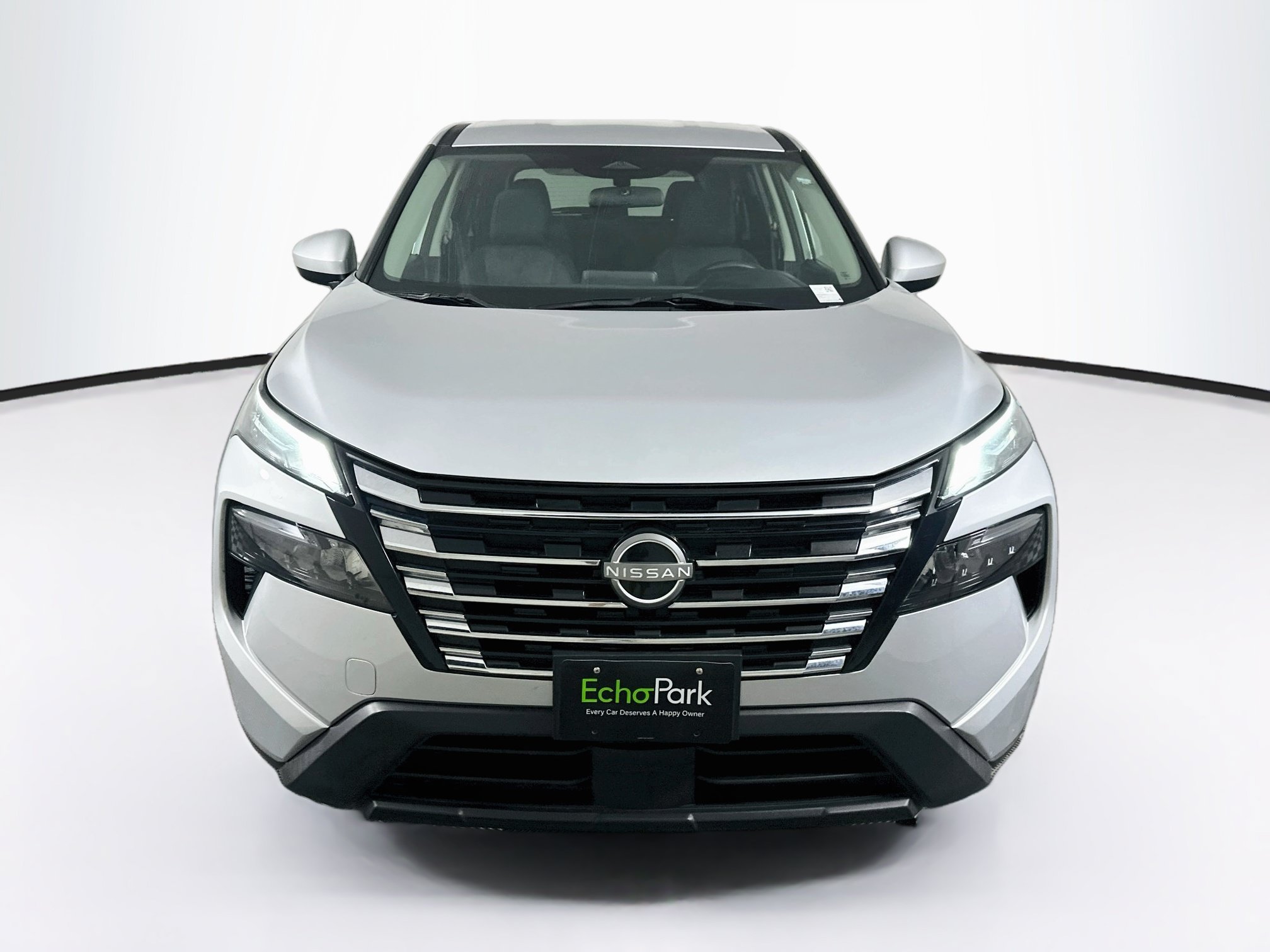 Used 2024 Nissan Rogue SV FWD image 2