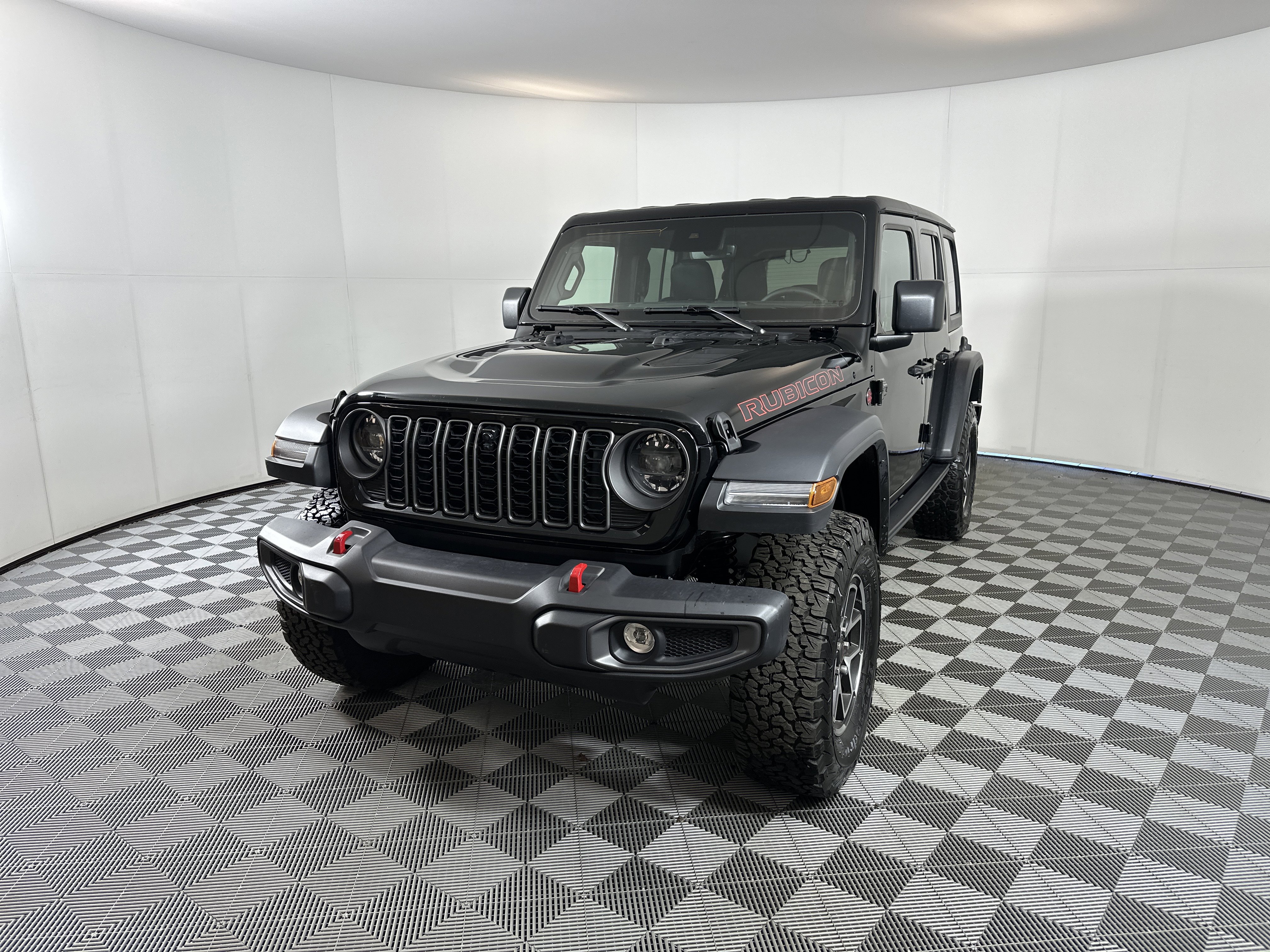 Used 2024 Jeep Wrangler Unlimited Rubicon w/ Technology Group image 2