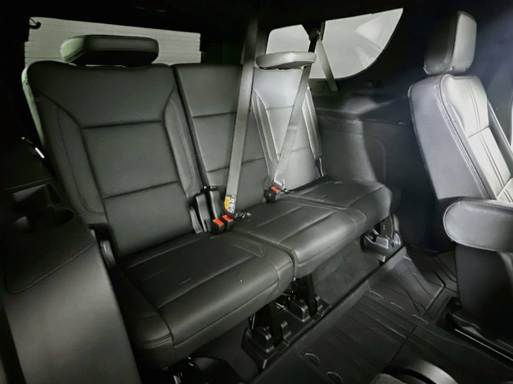 Used 2025 Chevrolet Suburban High Country AWD/4WD image 14