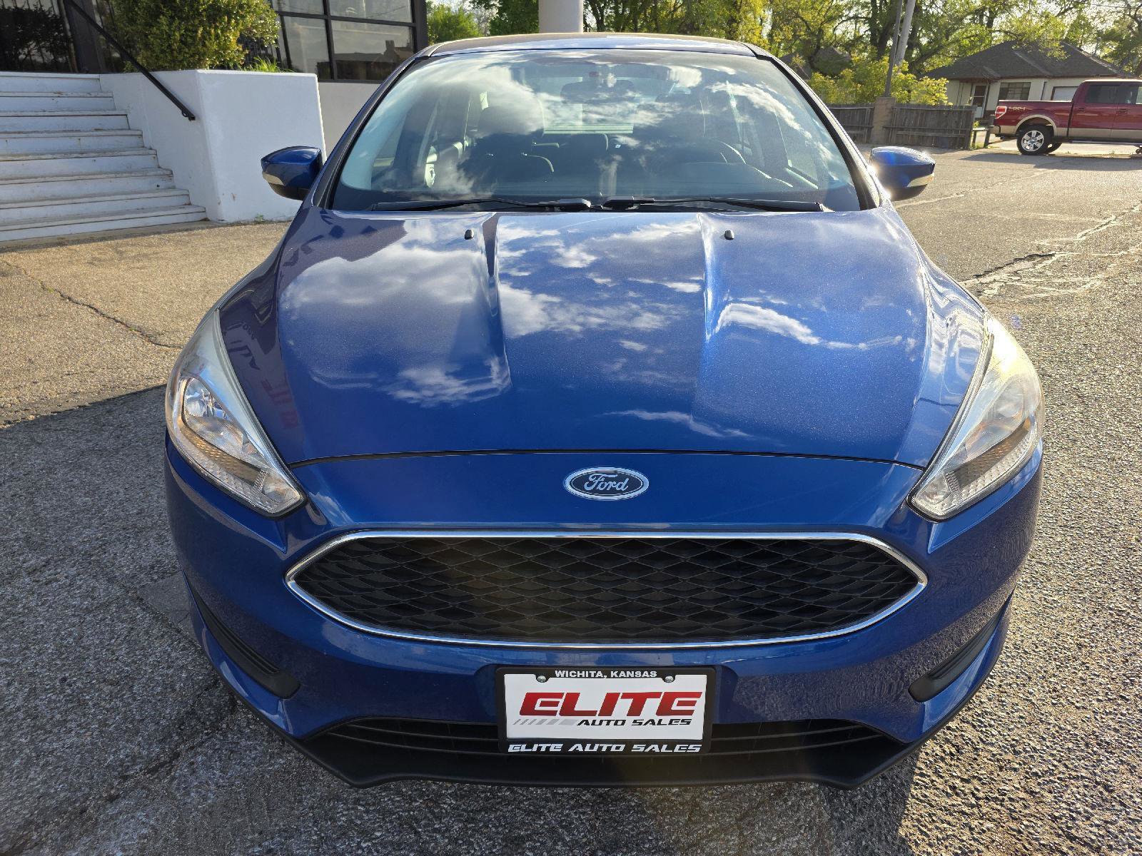 Used 2018 Ford Focus SE w/ Cold Weather Package FWD image 2