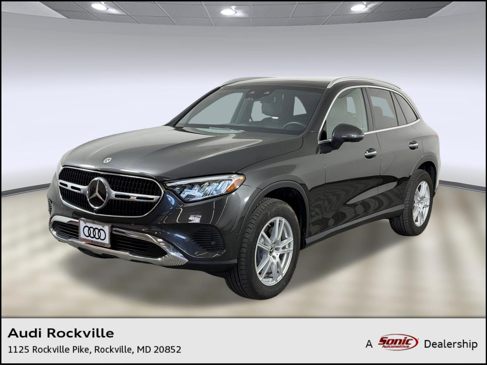 Used 2023 Mercedes-Benz GLC 300 4MATIC image 1