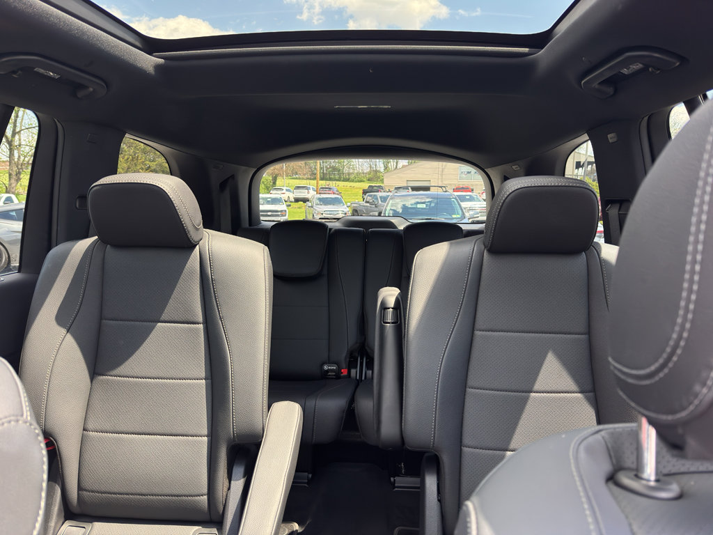 Used 2025 Mercedes-Benz GLS 450 4MATIC image 16