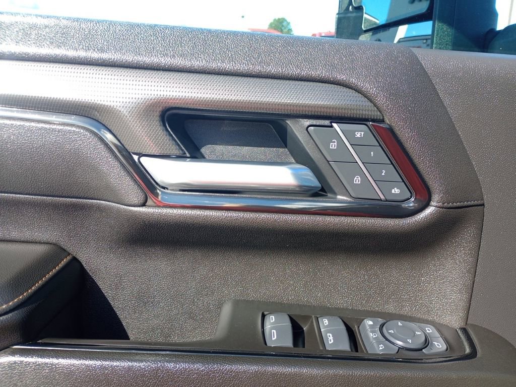 Used 2025 GMC Sierra 2500 AT4 image 16