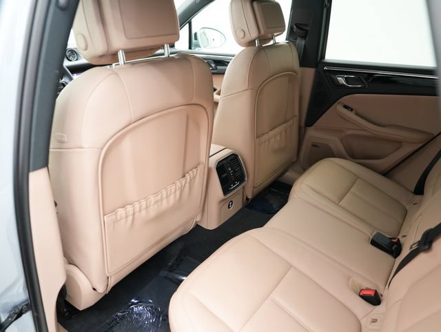 Certified 2026 Porsche Macan AWD/4WD image 27