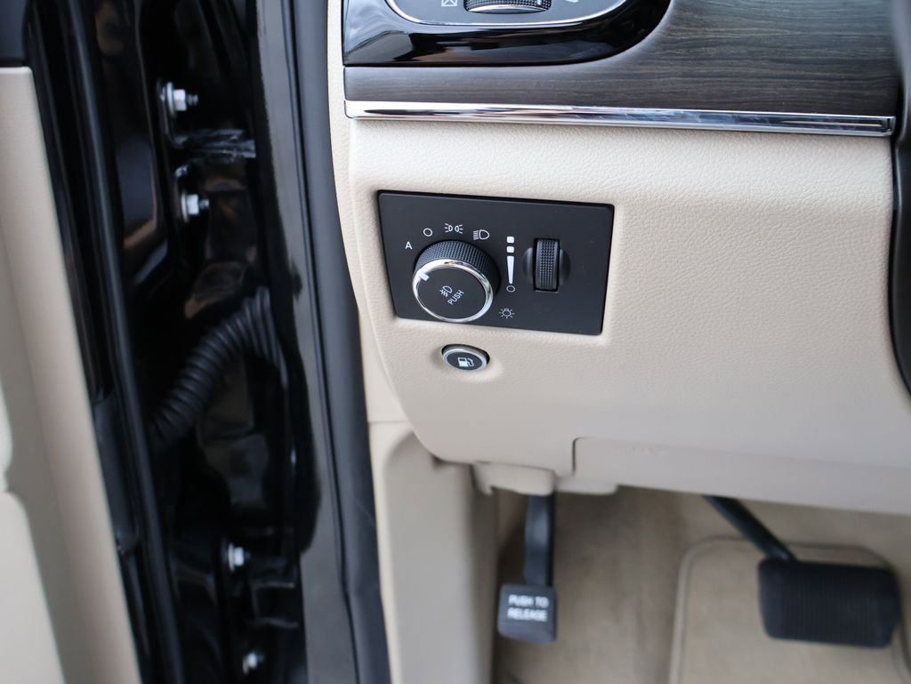 Used 2020 Jeep Grand Cherokee Overland image 32