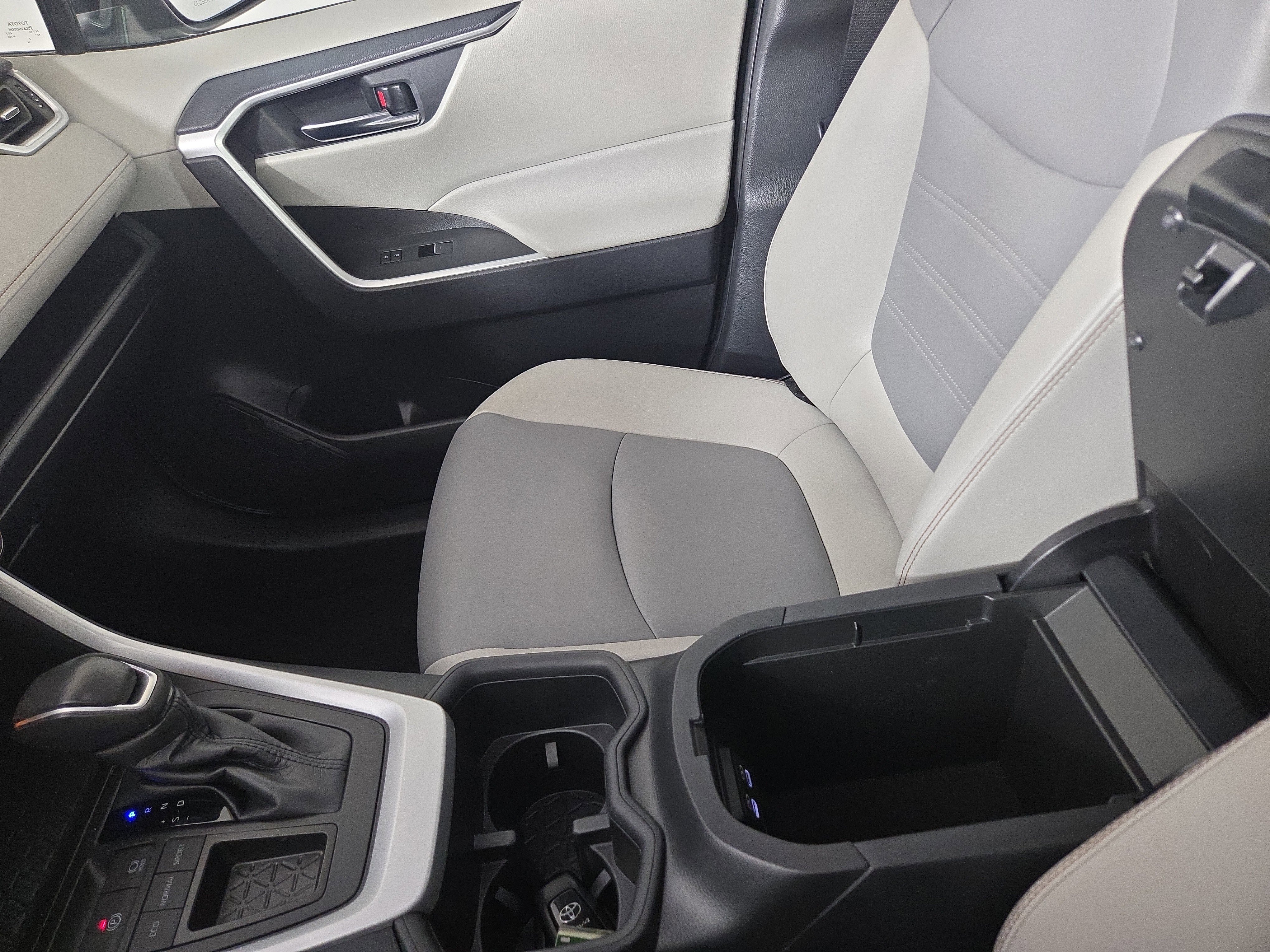 Used 2024 Toyota RAV4 XLE Premium image 30