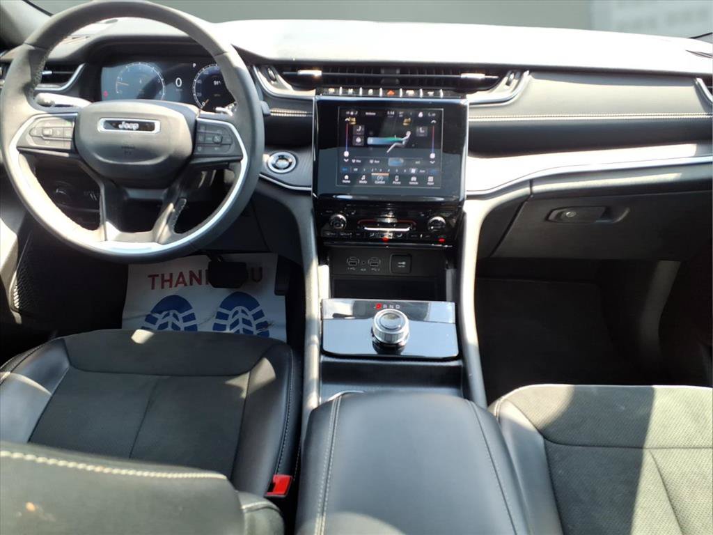 Certified 2025 Jeep Grand Cherokee Altitude AWD/4WD image 21