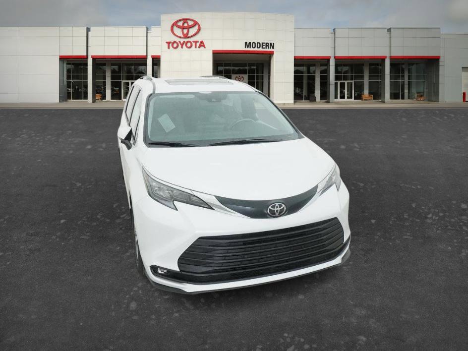 New 2026 Toyota Sienna XLE FWD image 19