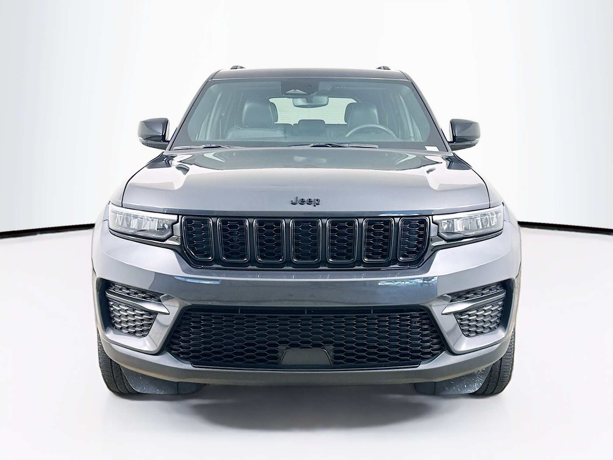Used 2023 Jeep Grand Cherokee Altitude AWD/4WD image 2