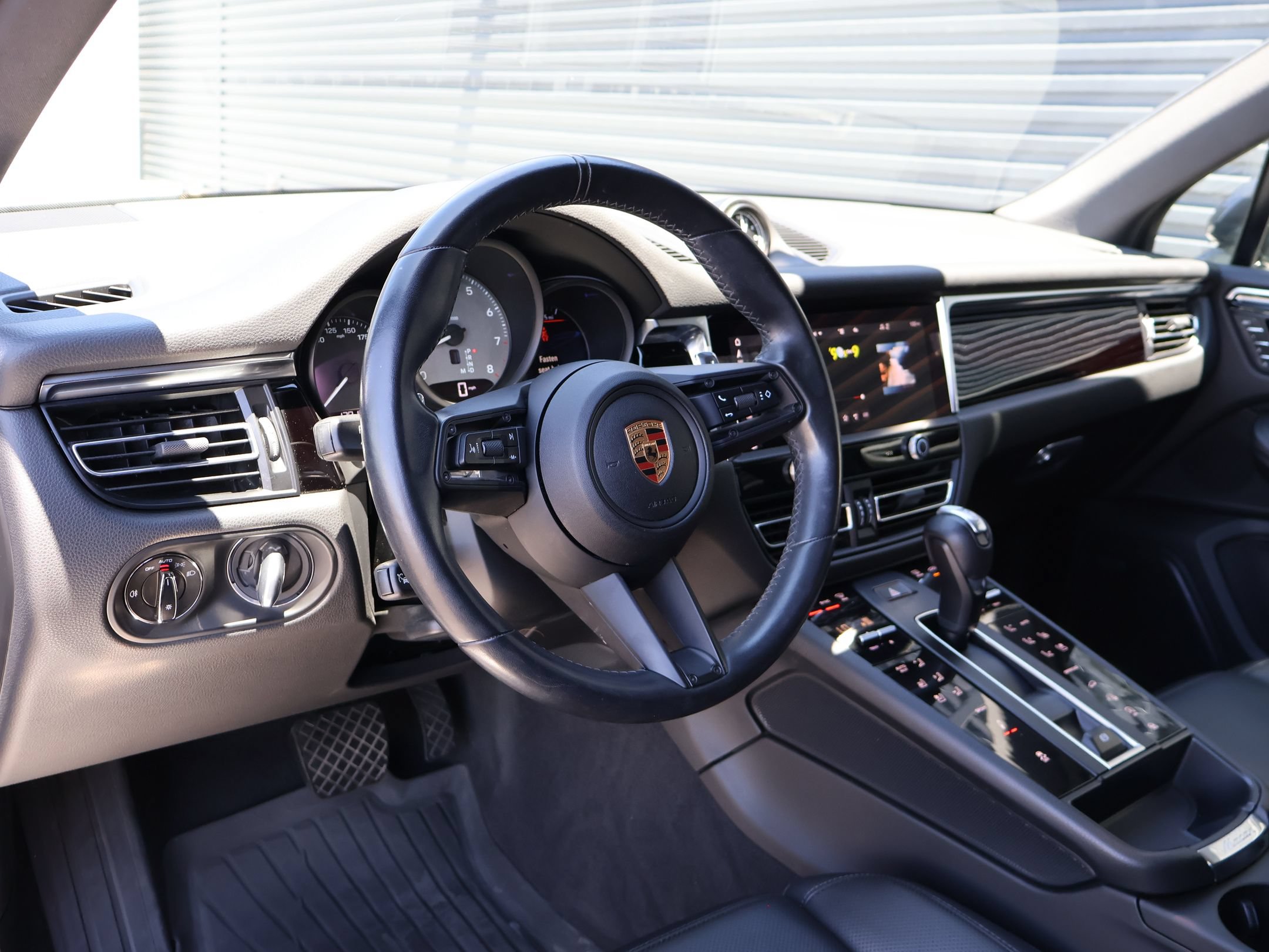 Used 2023 Porsche Macan S AWD/4WD image 8