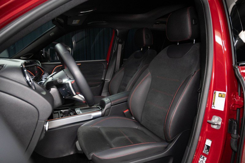 Certified 2026 Mercedes-Benz GLB 250 4MATIC image 11