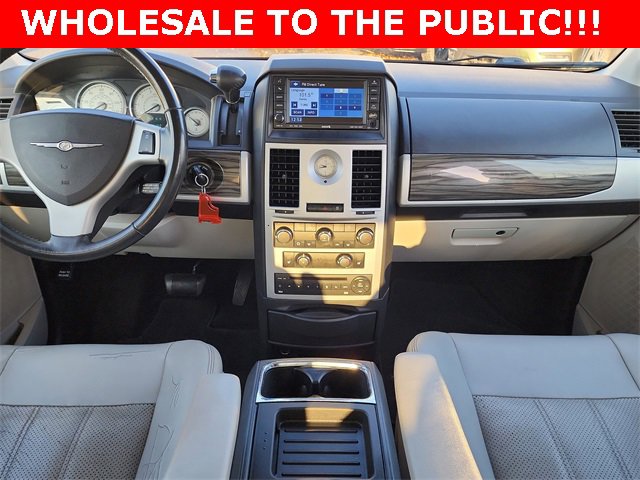 Used 2010 Chrysler Town & Country Touring image 22