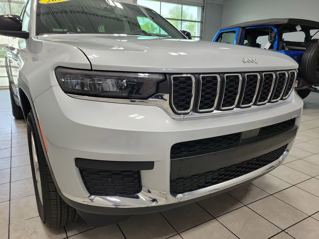 Used 2024 Jeep Grand Cherokee L Laredo AWD/4WD image 19