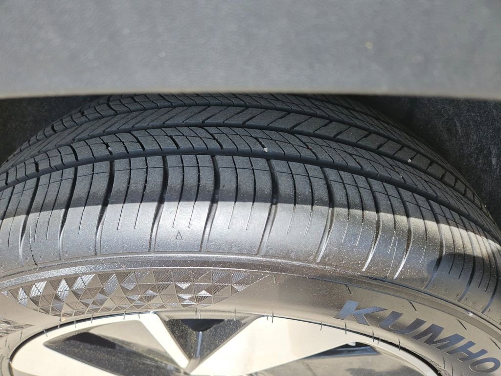 Used 2025 Volkswagen Atlas Cross Sport SE image 27