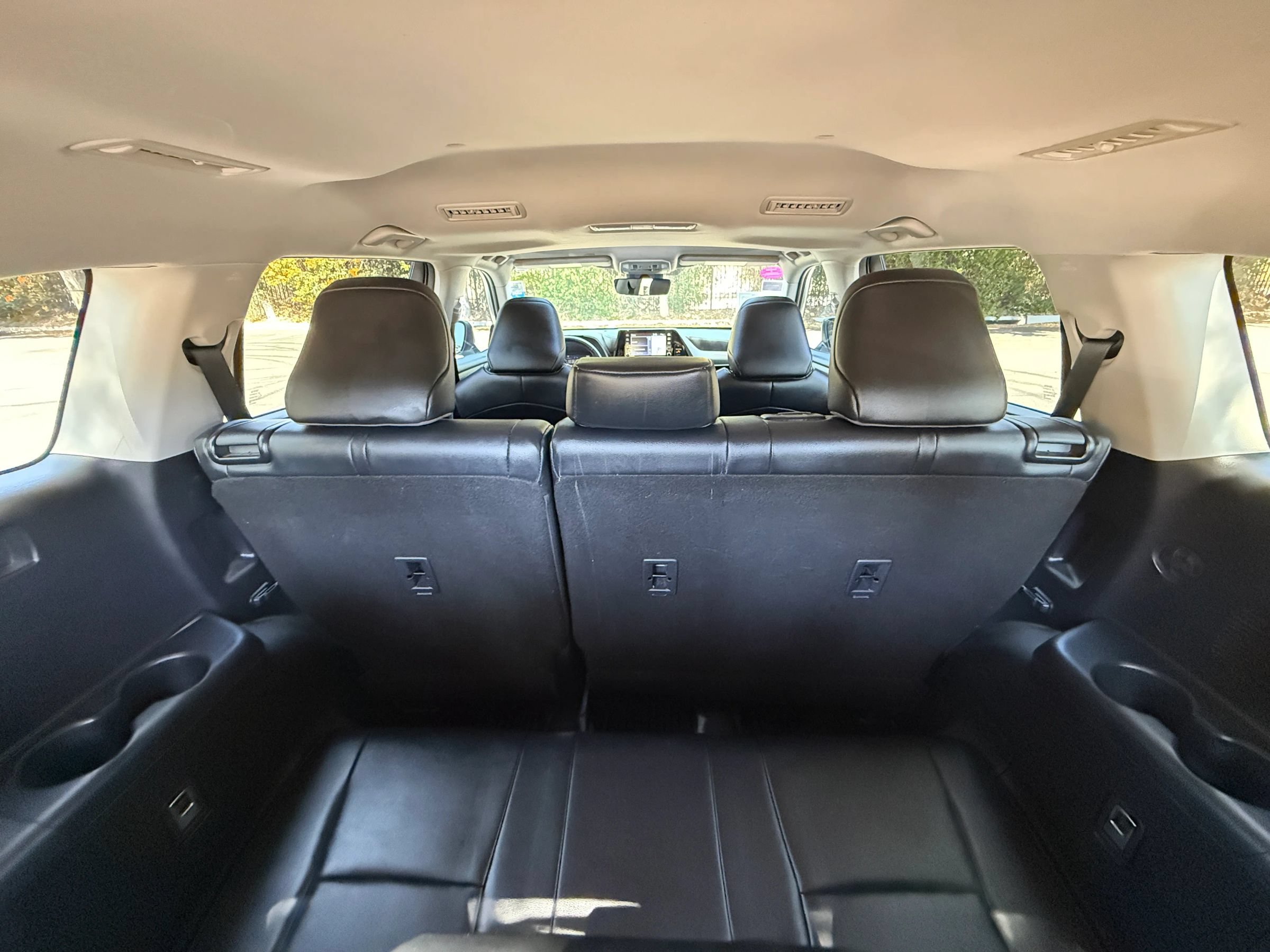 Used 2022 Toyota Highlander XLE FWD image 26