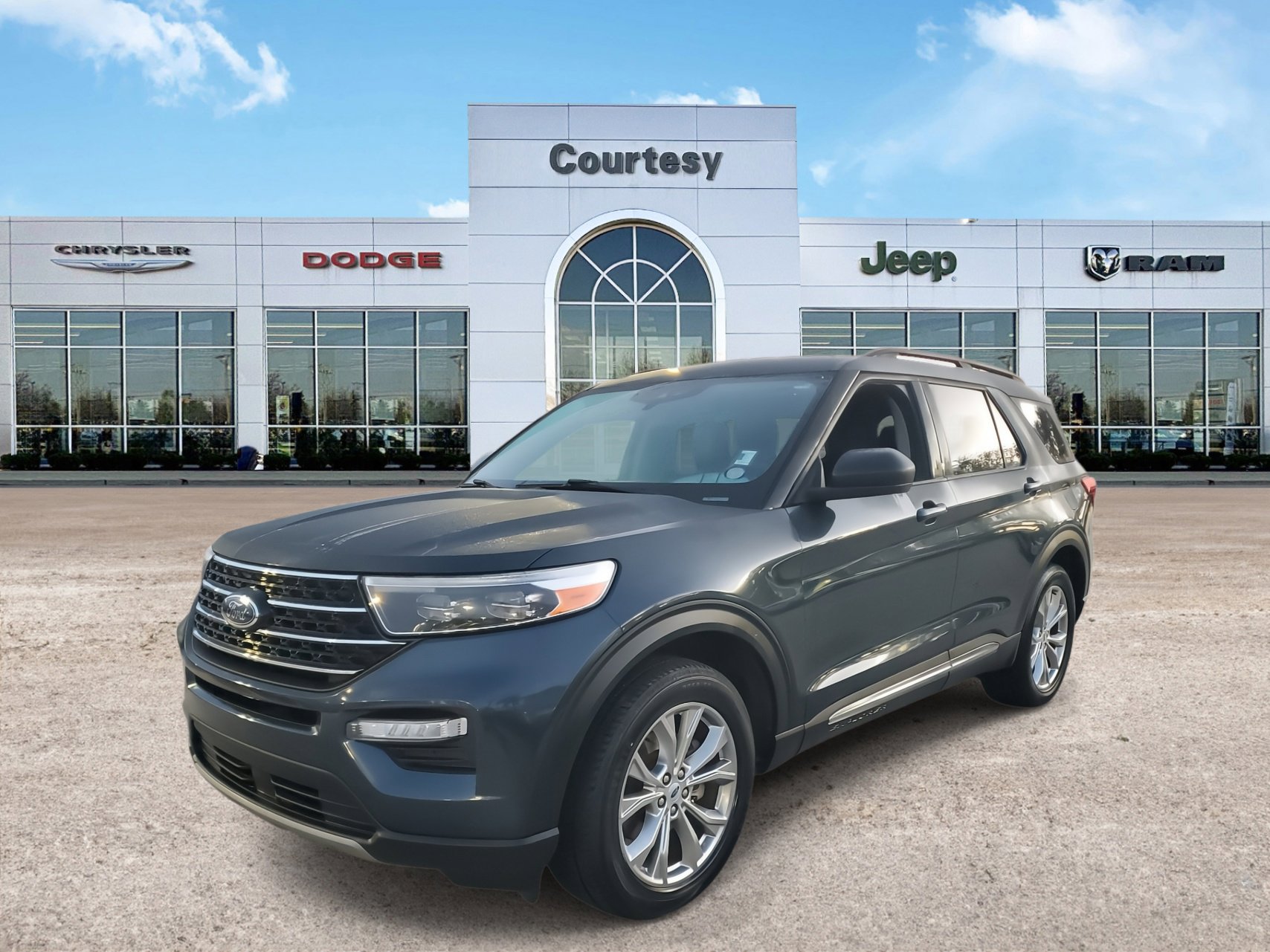 Used 2023 Ford Explorer XLT w/ Equipment Group 202A image 2