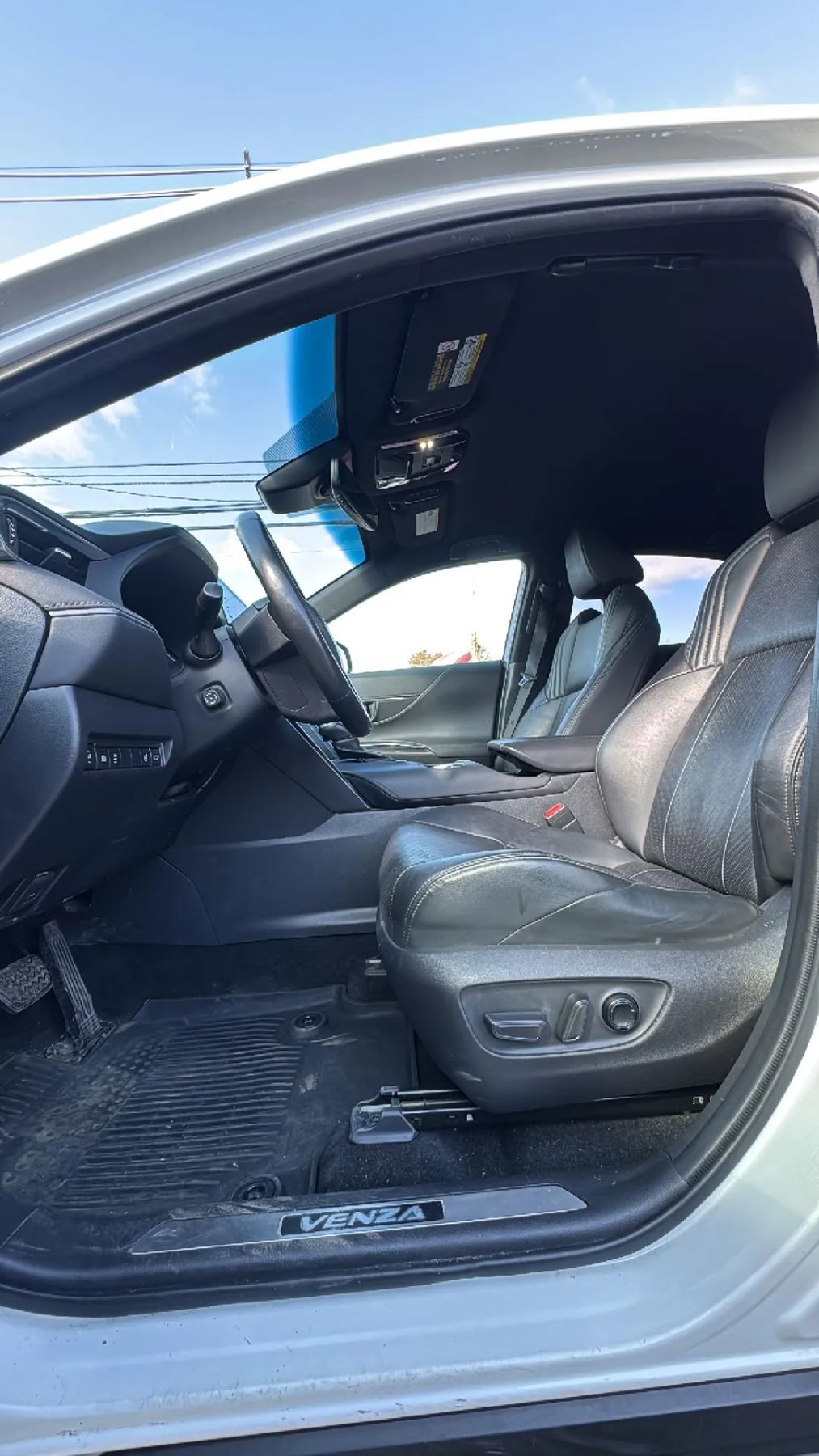 Used 2021 Toyota Venza XLE w/ Softex Package image 11