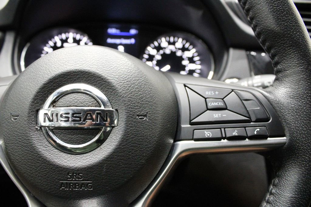 Used 2020 Nissan Rogue SV image 25