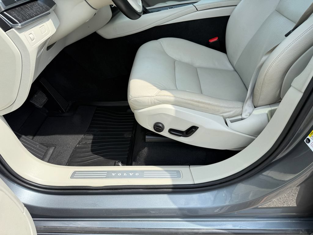 Used 2020 Volvo XC90 T6 Momentum AWD/4WD image 30