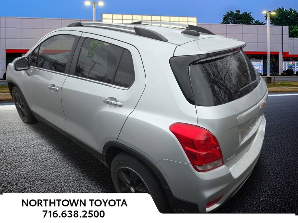 Used 2020 Chevrolet Trax LT w/ LT Convenience Package image 9