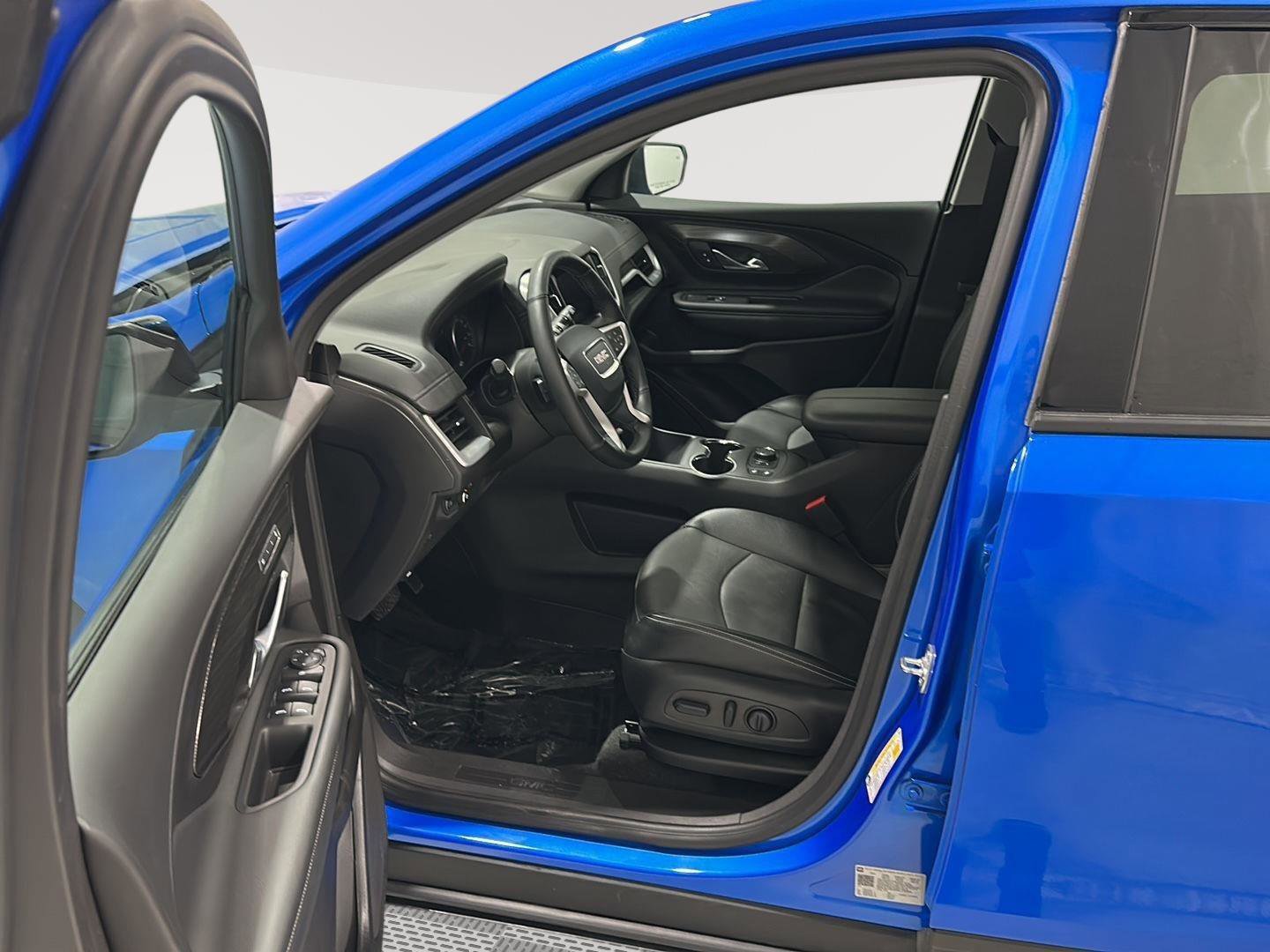 Used 2024 GMC Terrain SLT w/ Elevation Edition image 17