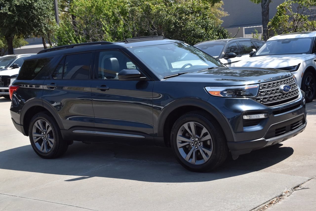 Used 2024 Ford Explorer XLT w/ Equipment Group 202A AWD/4WD image 5