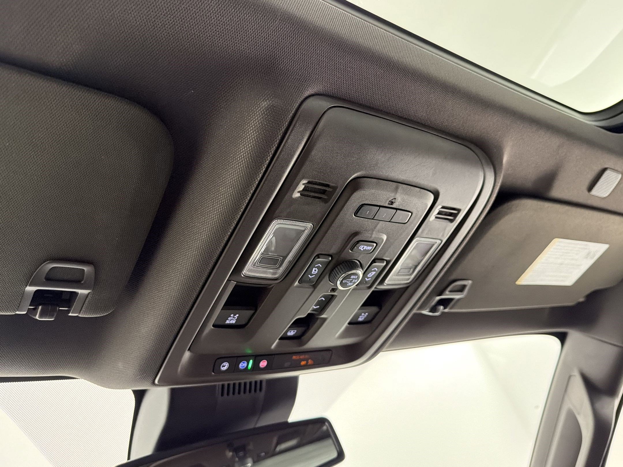 Used 2024 GMC Yukon XL SLT w/ SLT Premium Package AWD/4WD image 19
