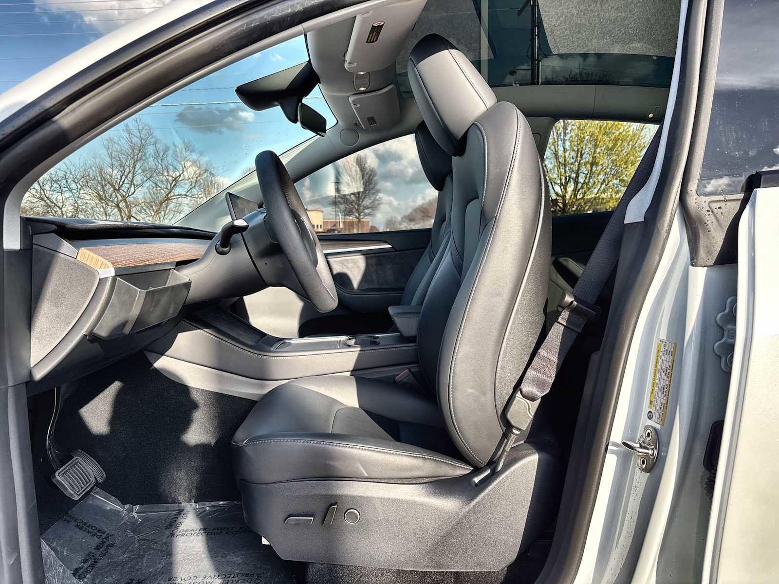 Used 2024 Tesla Model Y Long Range image 3