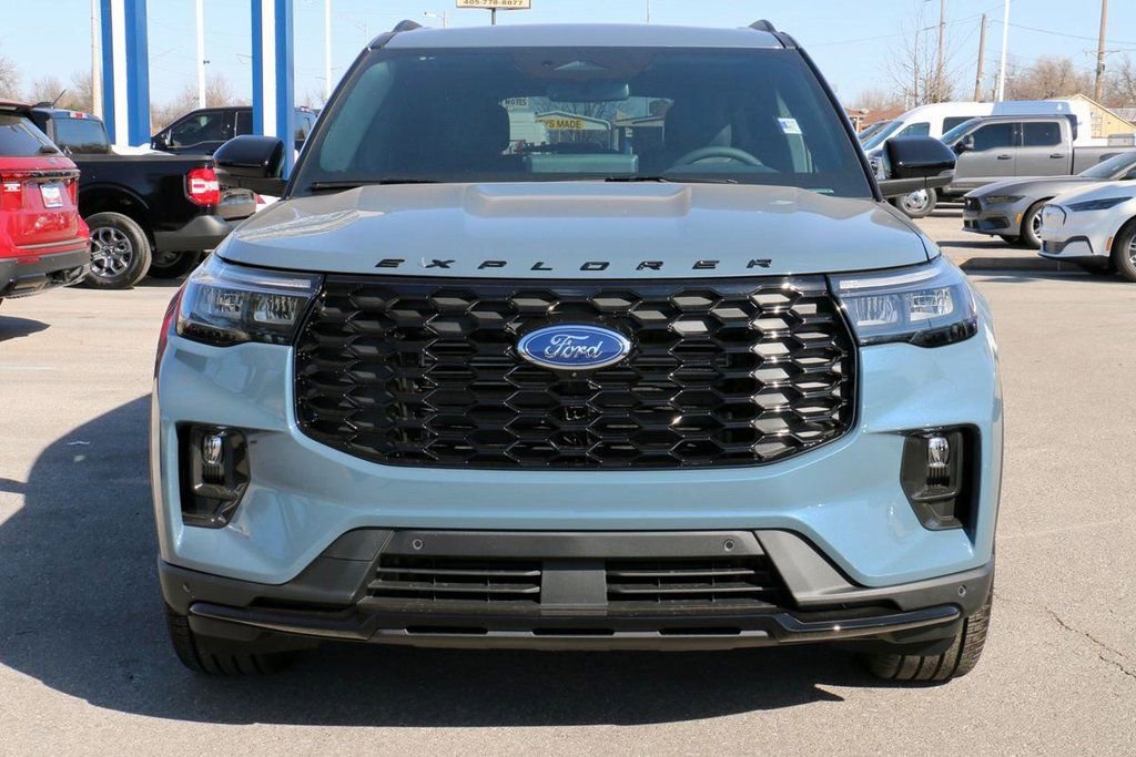 New 2026 Ford Explorer ST-Line w/ ST-Line Street Pack image 3