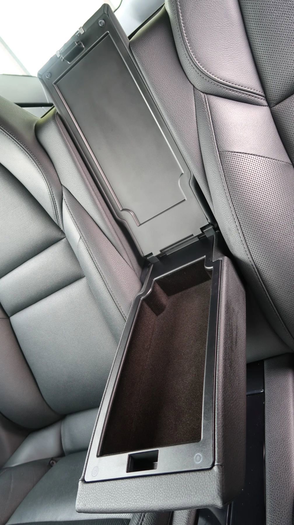 Used 2015 Porsche Panamera S image 46