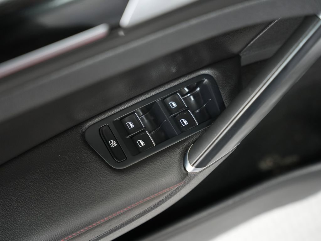 Used 2015 Volkswagen GTI SE FWD image 42