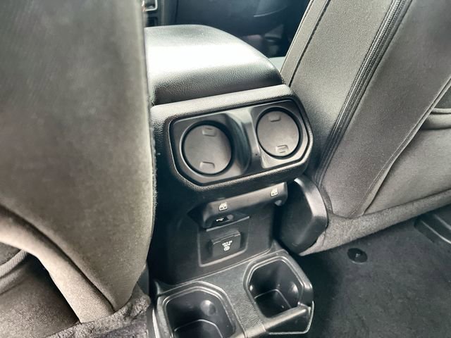 Used 2018 Jeep Wrangler Unlimited Sahara AWD/4WD image 20