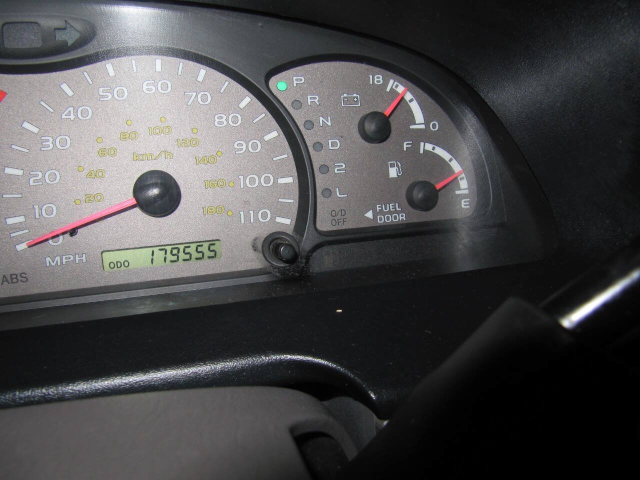 Used 2002 Toyota Sequoia SR5 AWD/4WD image 16