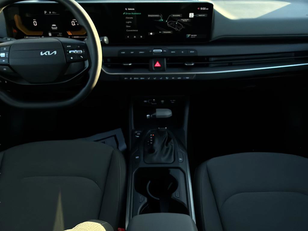 Certified 2025 Kia K4 image 24
