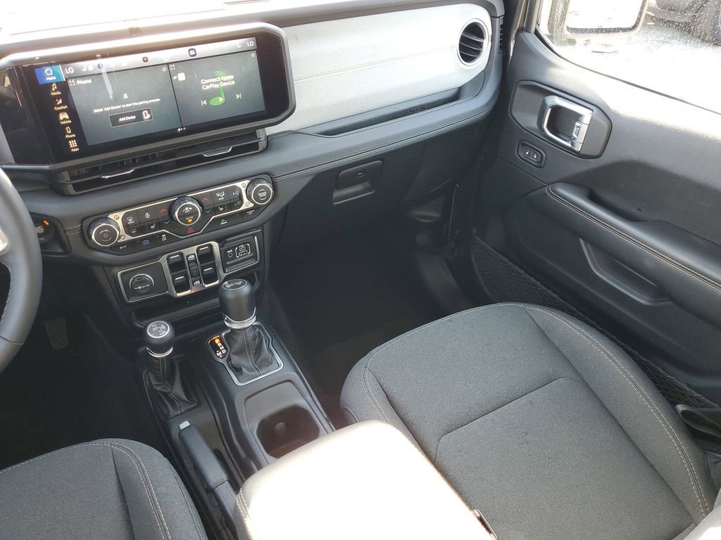 Used 2025 Jeep Wrangler Unlimited Sahara AWD/4WD image 13