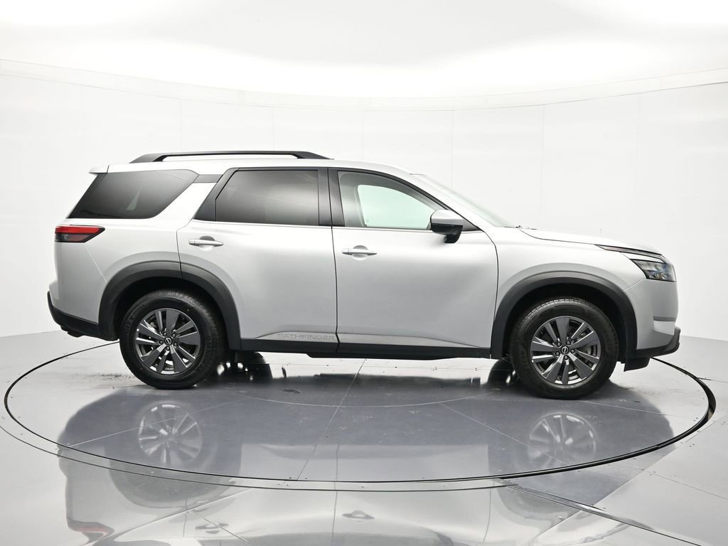 Certified 2024 Nissan Pathfinder SV image 5