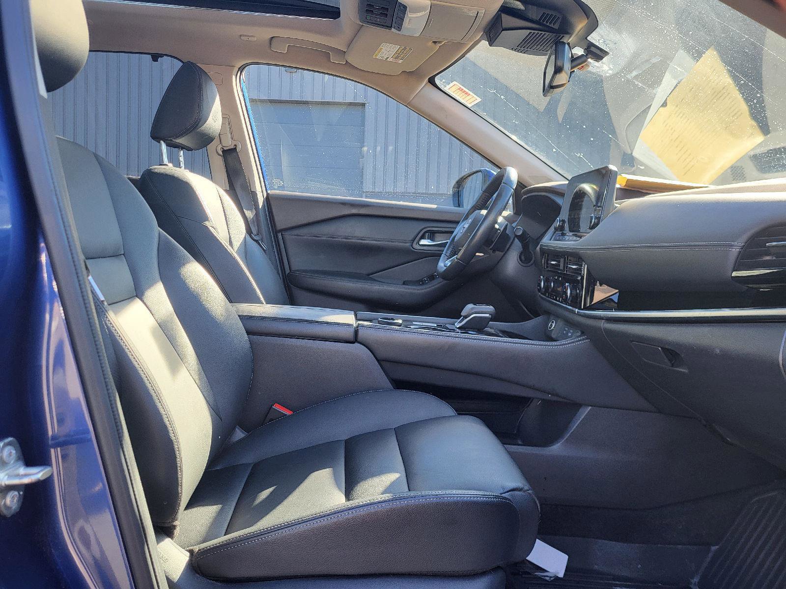 Used 2023 Nissan Rogue SL w/ SL Premium Package image 12