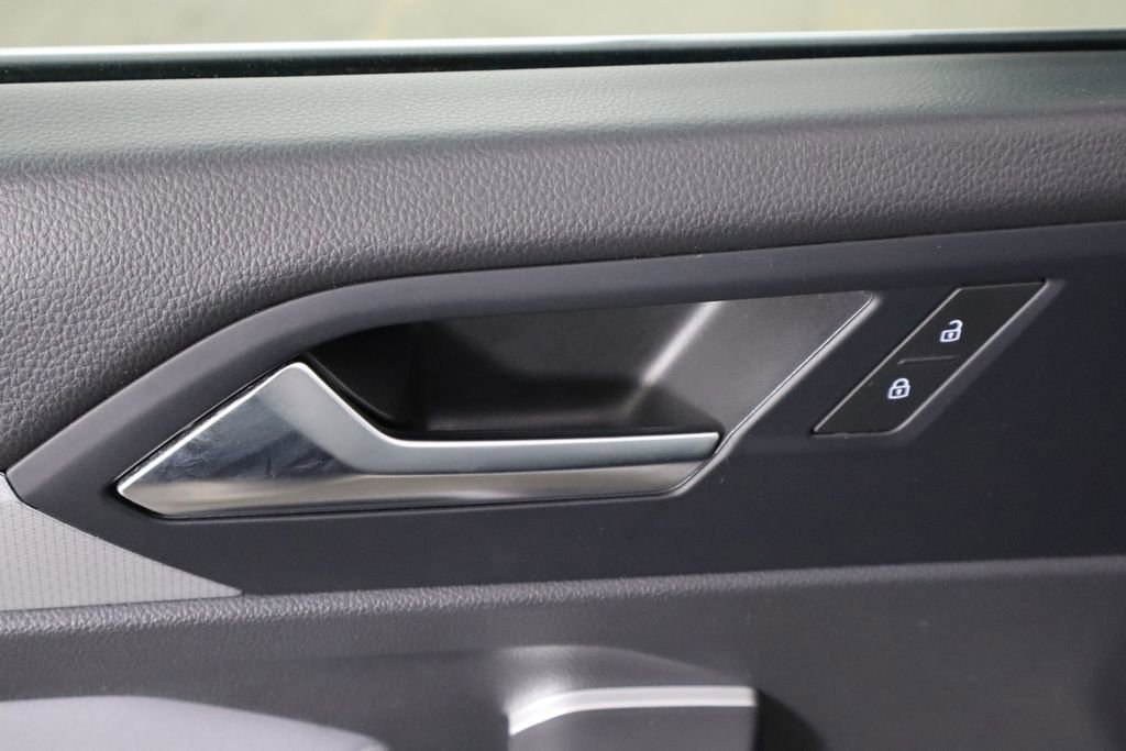 Used 2025 Volkswagen Jetta SE image 19