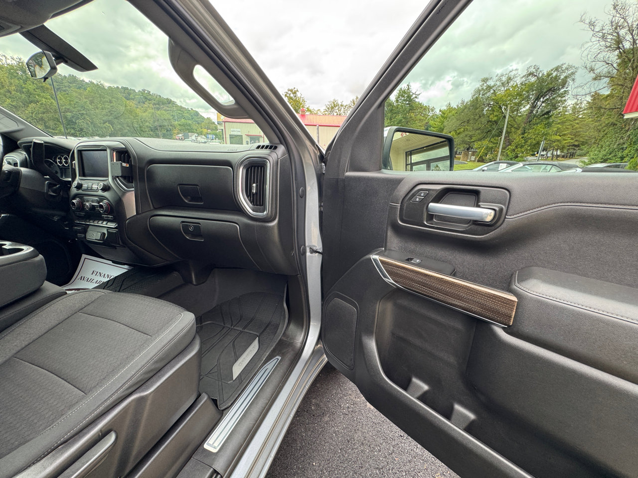 Used 2021 Chevrolet Silverado 1500 LT image 19